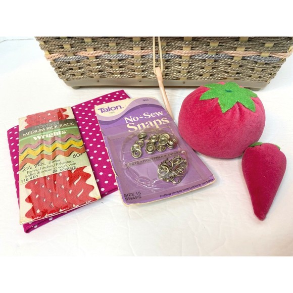 Vintage Tapestry Fabric Cushion Covered Sewing Box Basket w Handle And  Goodies - Picture 14 of 16